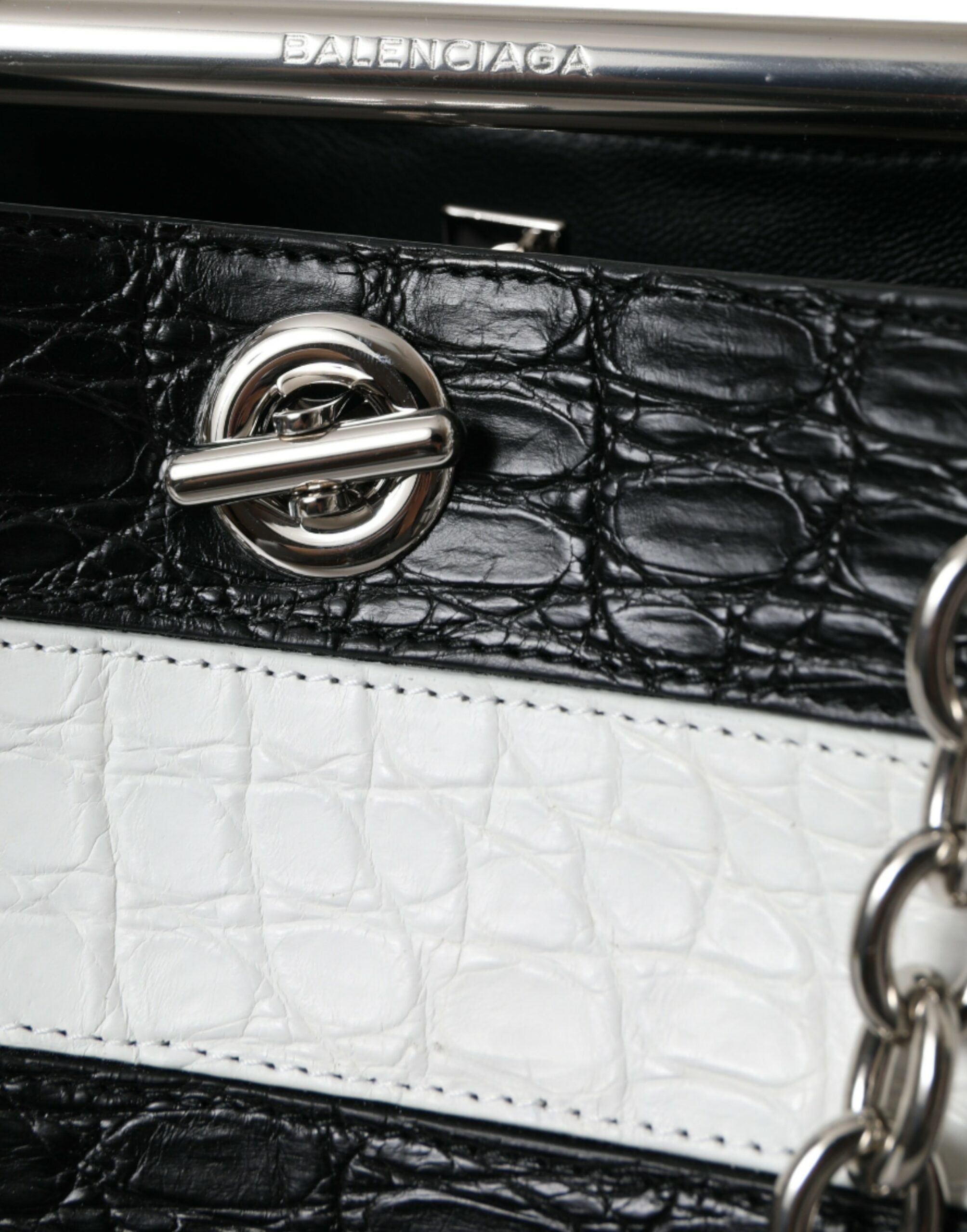 【VIP価格】BALENCIAGA Chic Crocodile Leather Maxi Bucket Bag Balenciaga Chic Crocodile Leather Maxi Bucket Bag – Moksyz